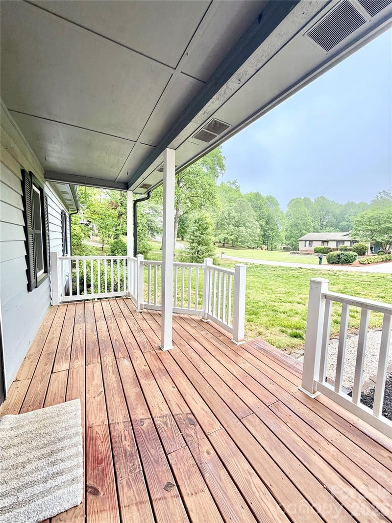 1586 Kenlane Dr, Hickory, NC 28601