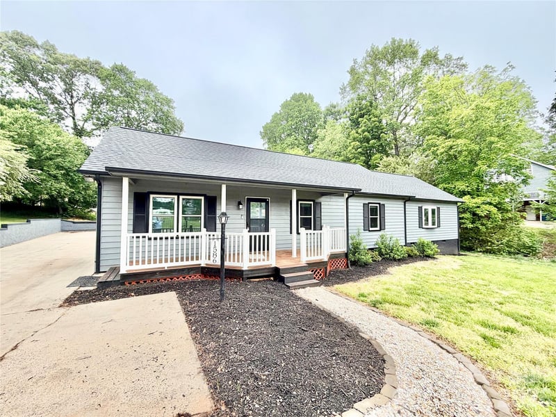 1586 Kenlane Dr, Hickory, NC 28601