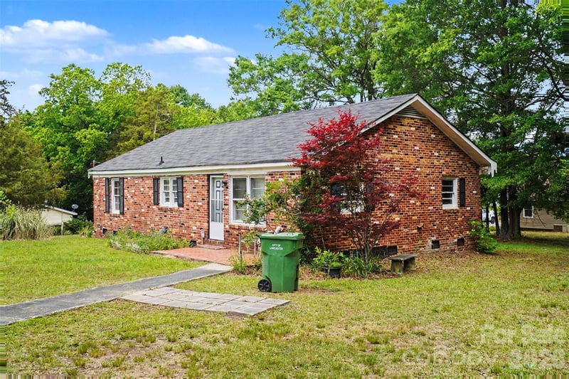 301 Hampton Rd, Lancaster, SC 29720