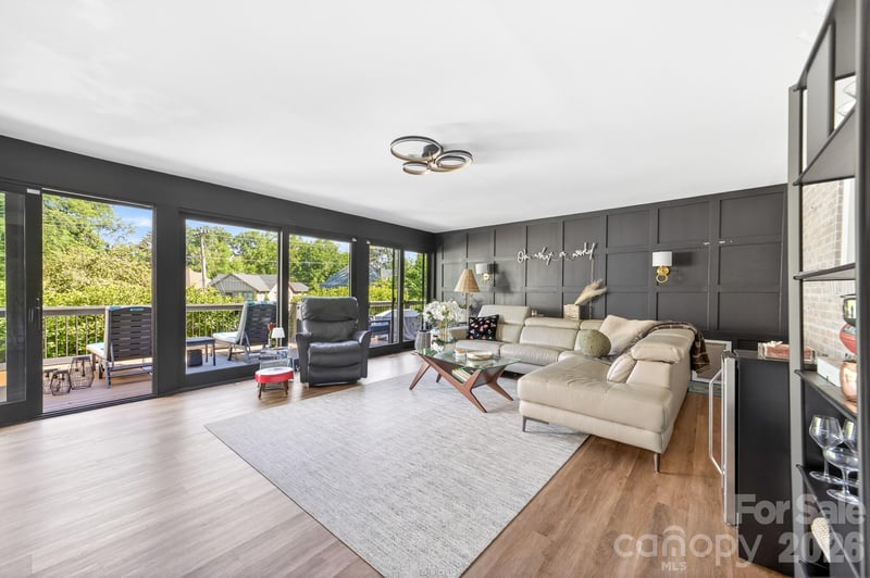 6220 Sharon Rd, Charlotte, NC 28210