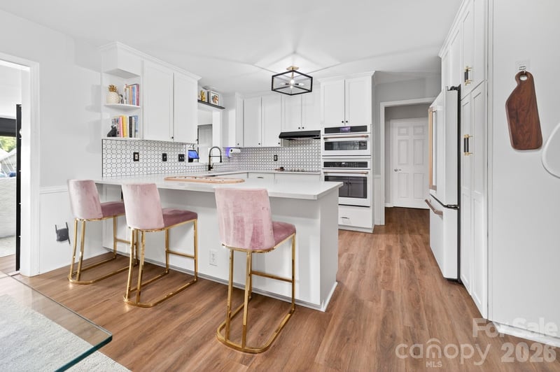 6220 Sharon Rd, Charlotte, NC 28210