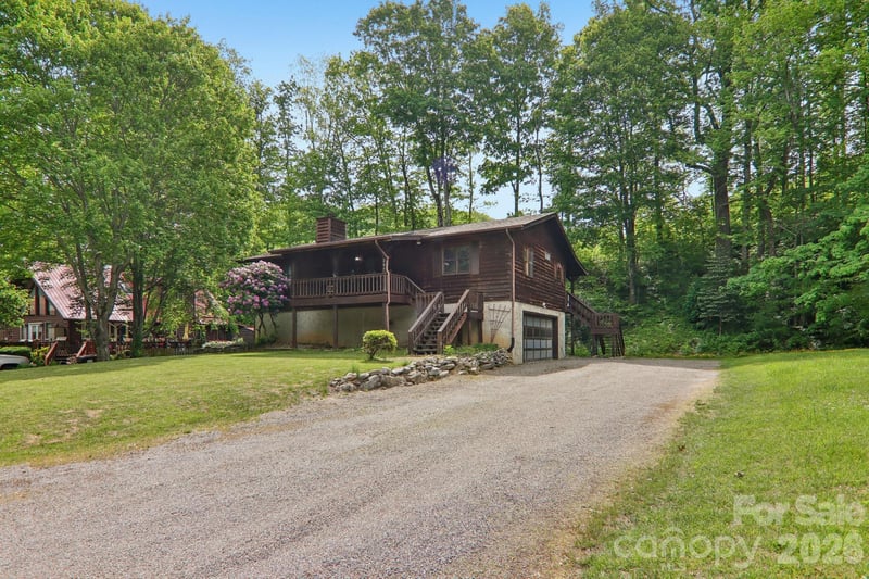 267 Caldwell Dr, Maggie Valley, NC 28751