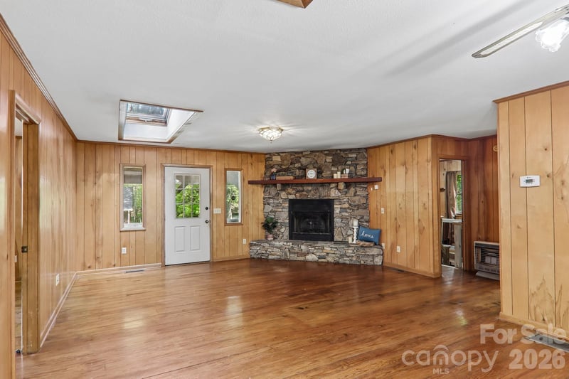 267 Caldwell Dr, Maggie Valley, NC 28751