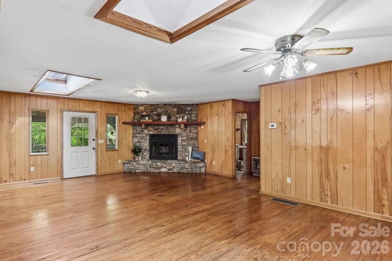 267 Caldwell Dr, Maggie Valley, NC 28751