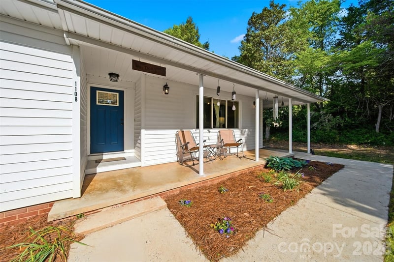 1108 Delwood Dr, Lenoir, NC 28645