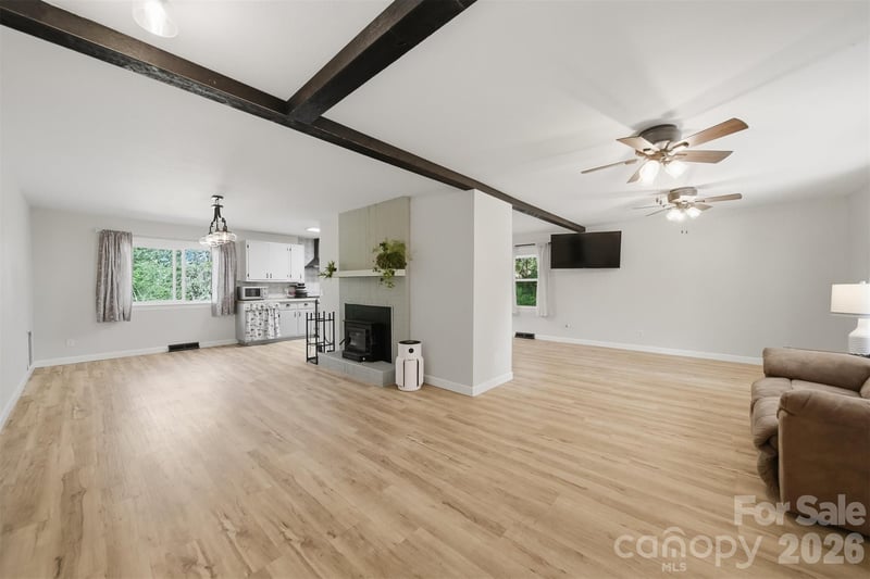 1108 Delwood Dr, Lenoir, NC 28645