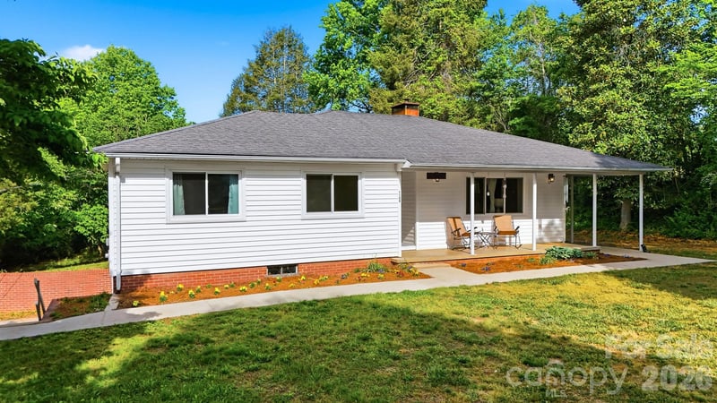 1108 Delwood Dr, Lenoir, NC 28645