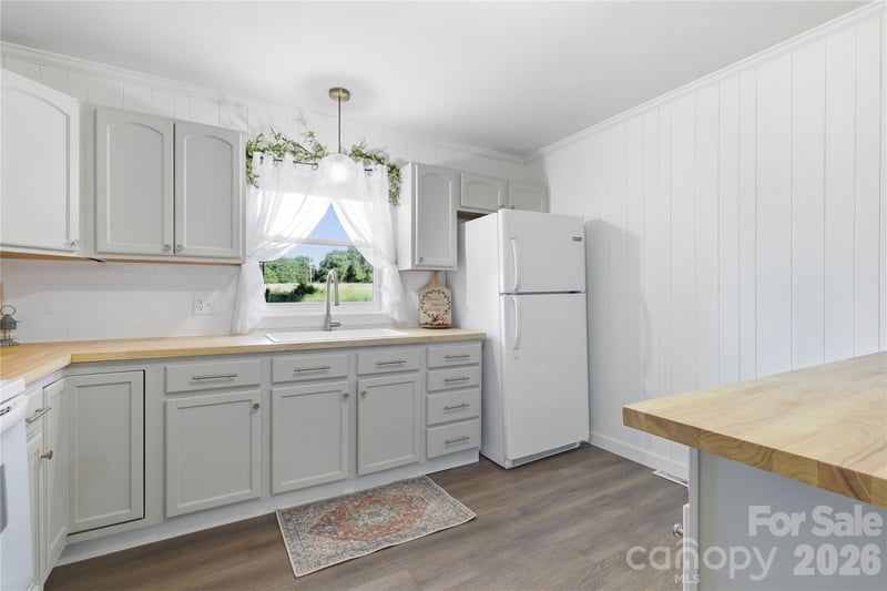 574 Old Mooresboro Rd, Mooresboro, NC 28114