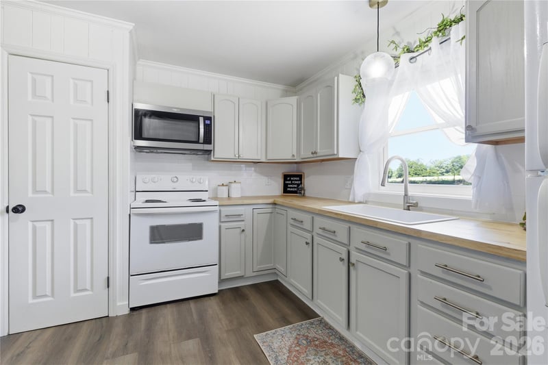 574 Old Mooresboro Rd, Mooresboro, NC 28114