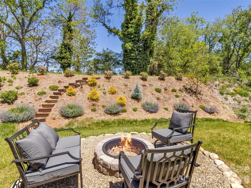 199 Farmwood Trl, Waynesville, NC 28786