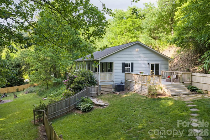 30 Lawterdale Cir, Asheville, NC 28804
