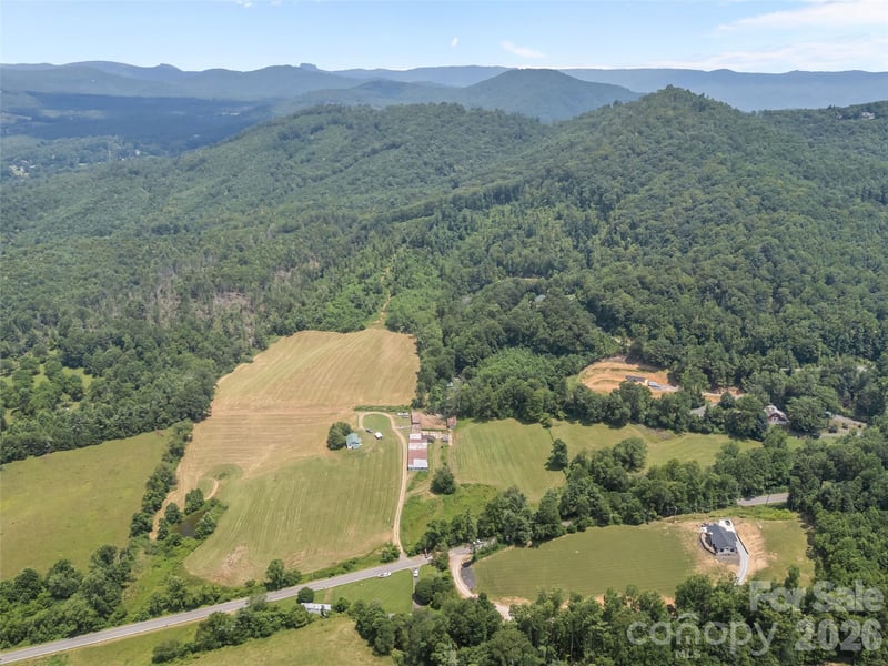 1305 Halltown Rd, Spruce Pine, NC 28777