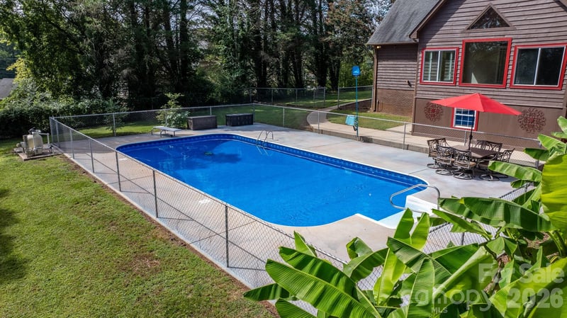 2025 34th Avenue Dr NE, Hickory, NC 28601