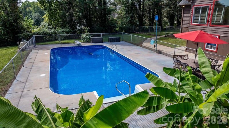 2025 34th Avenue Dr NE, Hickory, NC 28601