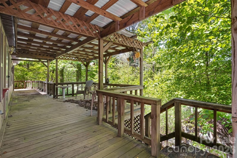 101 Serenity Ln, Clyde, NC 28721