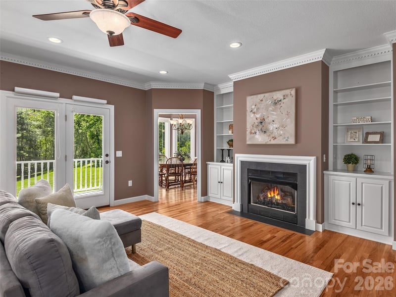 224 Hydrangea Dr, Waynesville, NC 28785