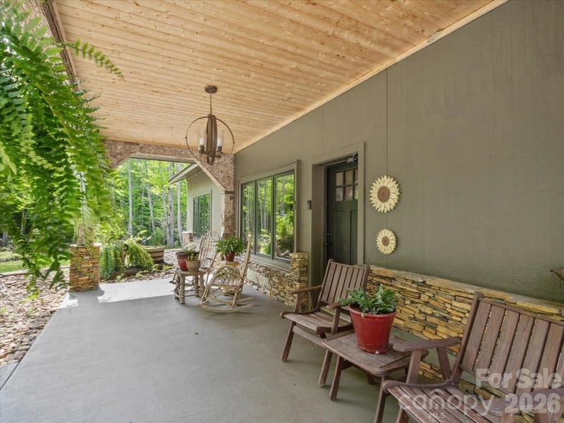 183 Mayfly Ct, Spruce Pine, NC 28777