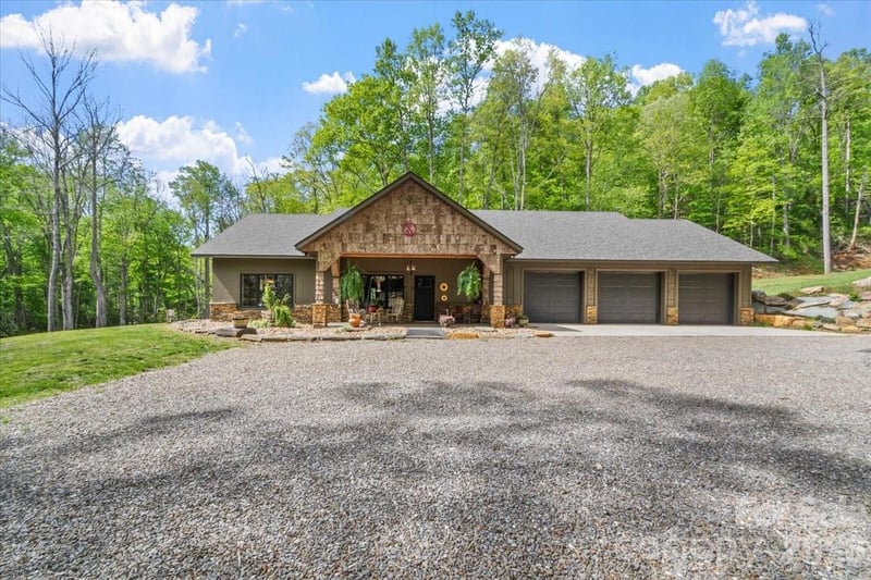 183 Mayfly Ct, Spruce Pine, NC 28777
