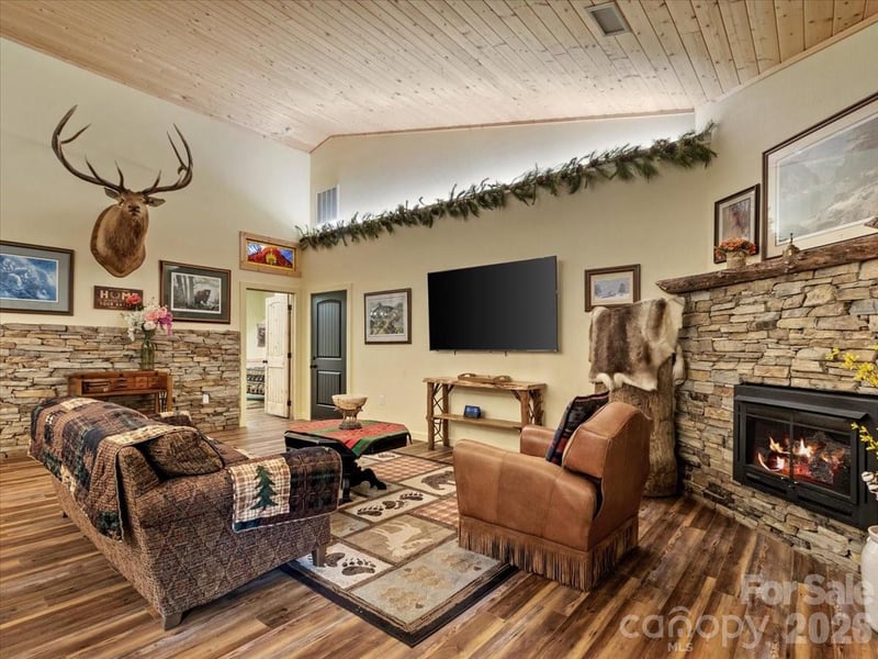 183 Mayfly Ct, Spruce Pine, NC 28777
