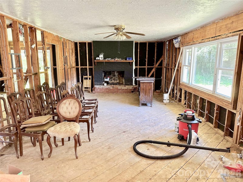 402 Blue Ridge Rd, Black Mountain, NC 28711