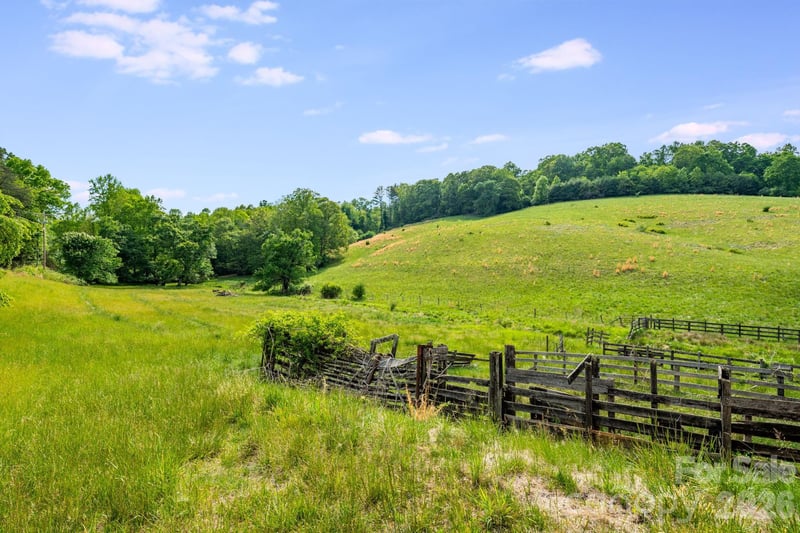 435 Upper Glady Fork Rd, Candler, NC 28715