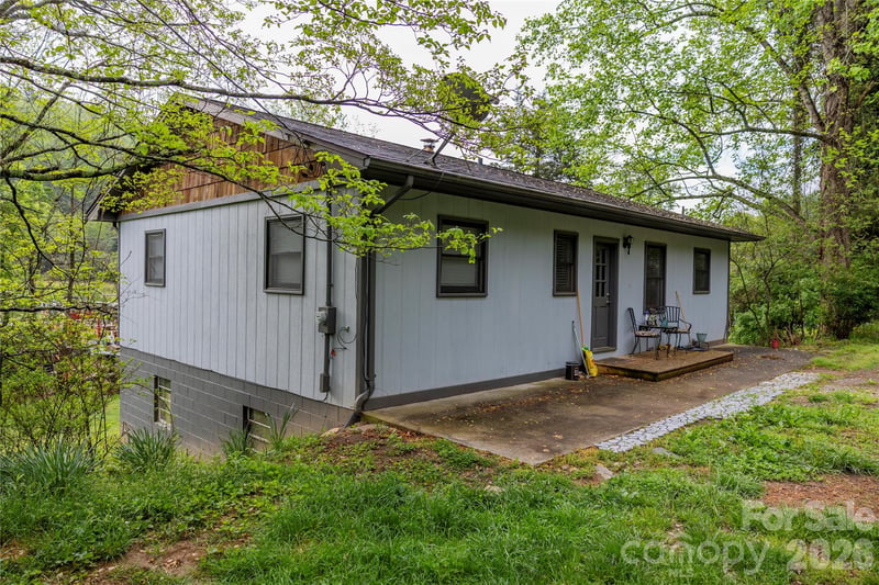 57 Gribble Rd, Franklin, NC 28734