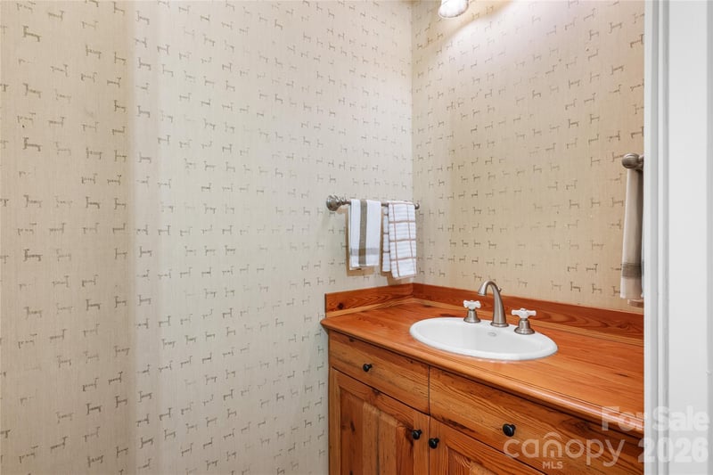 1957 Cold Mountain Rd, Lake Toxaway, NC 28747