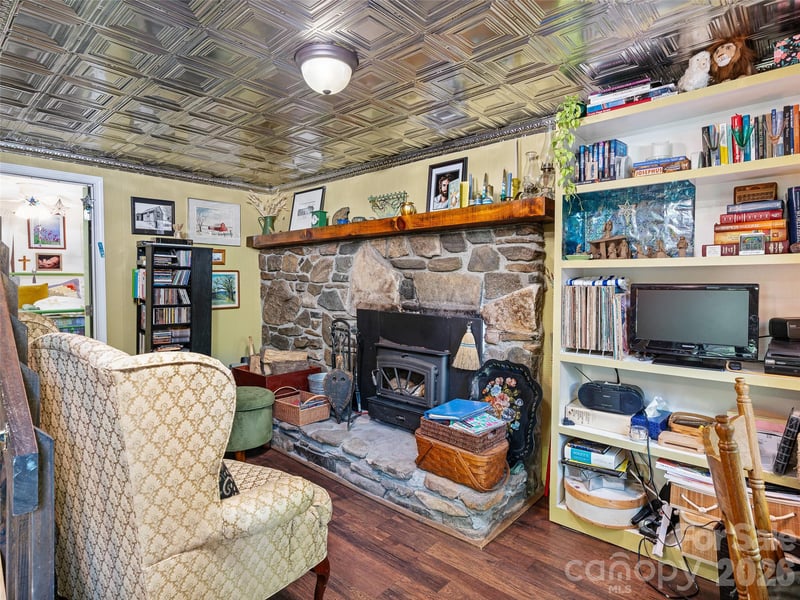 886 Three Quarter Creek Rd, Burnsville, NC 28714