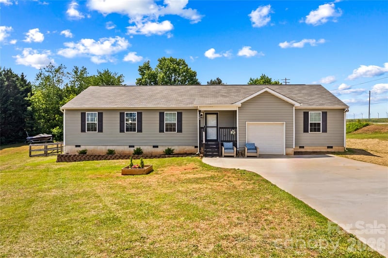104 Sandtrap Dr, Statesville, NC 28677