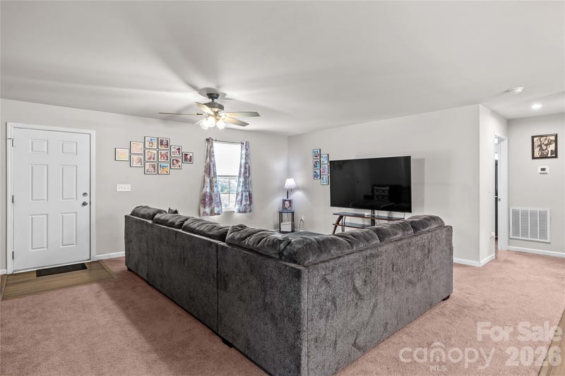 104 Sandtrap Dr, Statesville, NC 28677
