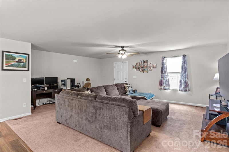 104 Sandtrap Dr, Statesville, NC 28677