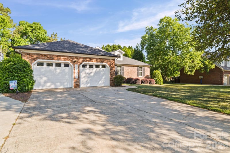 2200 Wynbourne Dr, Gastonia, NC 28056