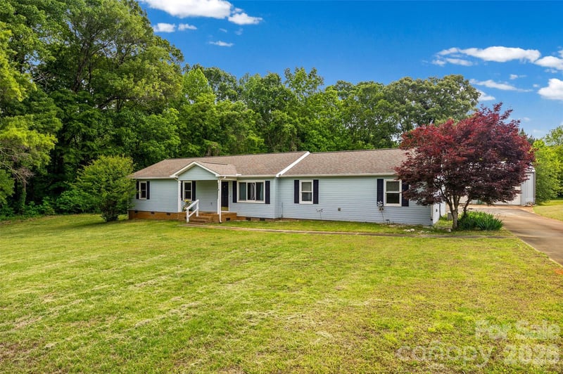 161 Shadow Lakes Dr, Clover, SC 29710