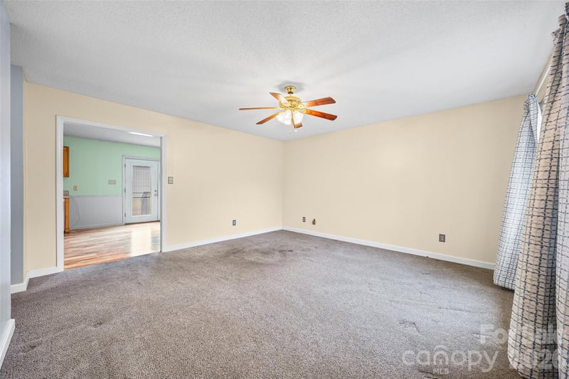 161 Shadow Lakes Dr, Clover, SC 29710