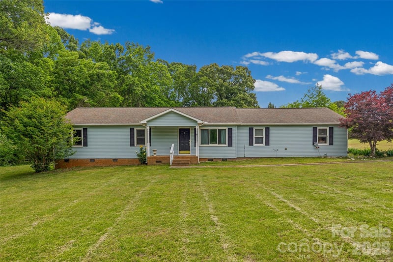 161 Shadow Lakes Dr, Clover, SC 29710