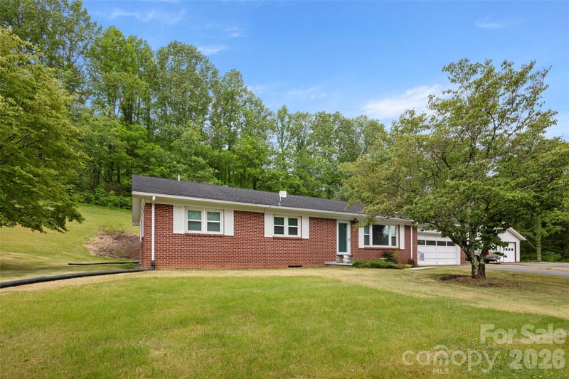83 Honeysuckle Ln, Burnsville, NC 28714
