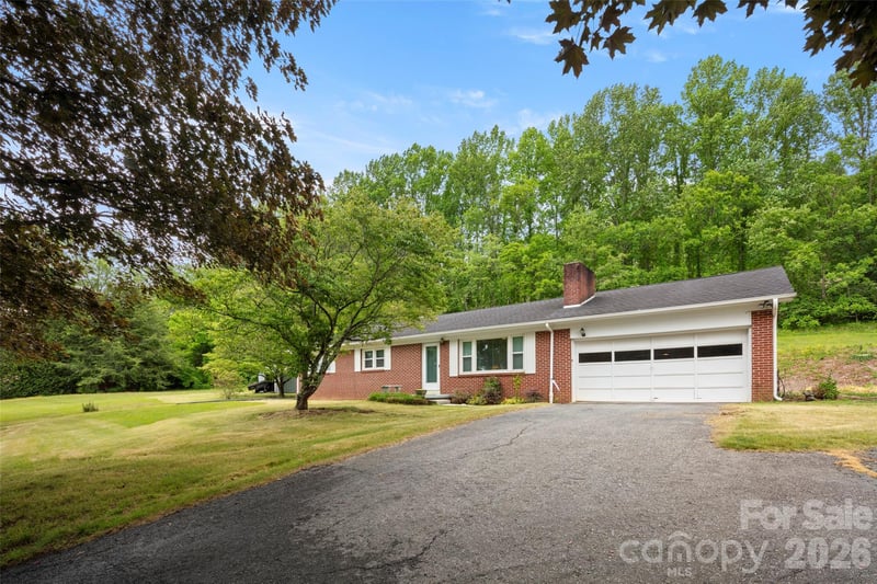 83 Honeysuckle Ln, Burnsville, NC 28714