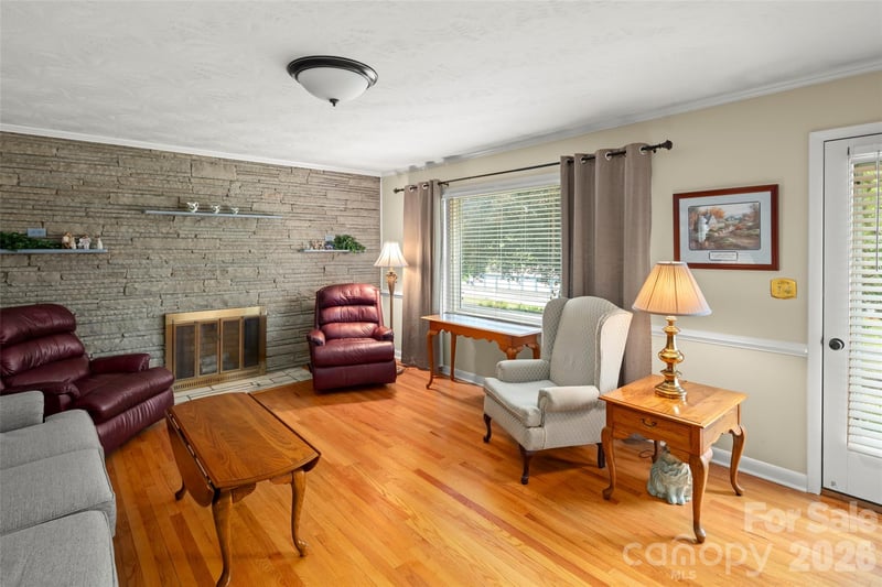 83 Honeysuckle Ln, Burnsville, NC 28714