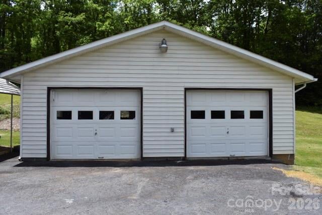 83 Honeysuckle Ln, Burnsville, NC 28714