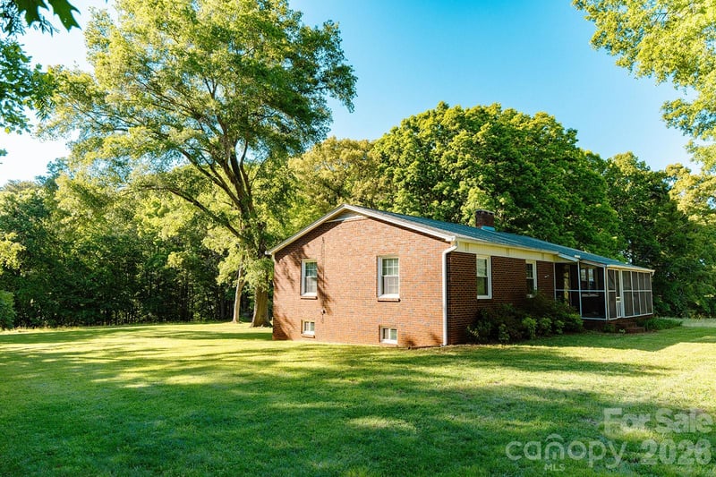 1399 Ruby Spencer St, Newton, NC 28658