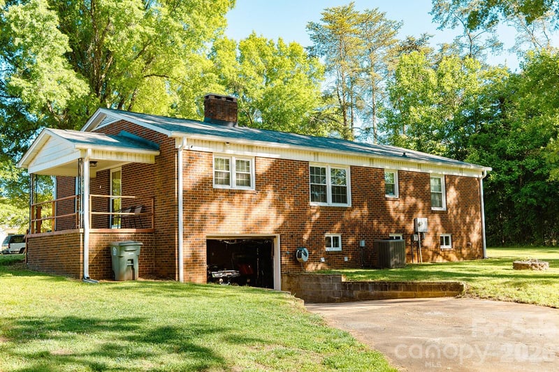 1399 Ruby Spencer St, Newton, NC 28658