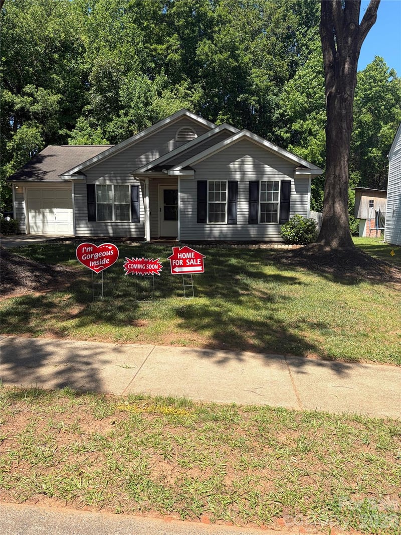 8019 Shiny Meadow Ln, Charlotte, NC 28215