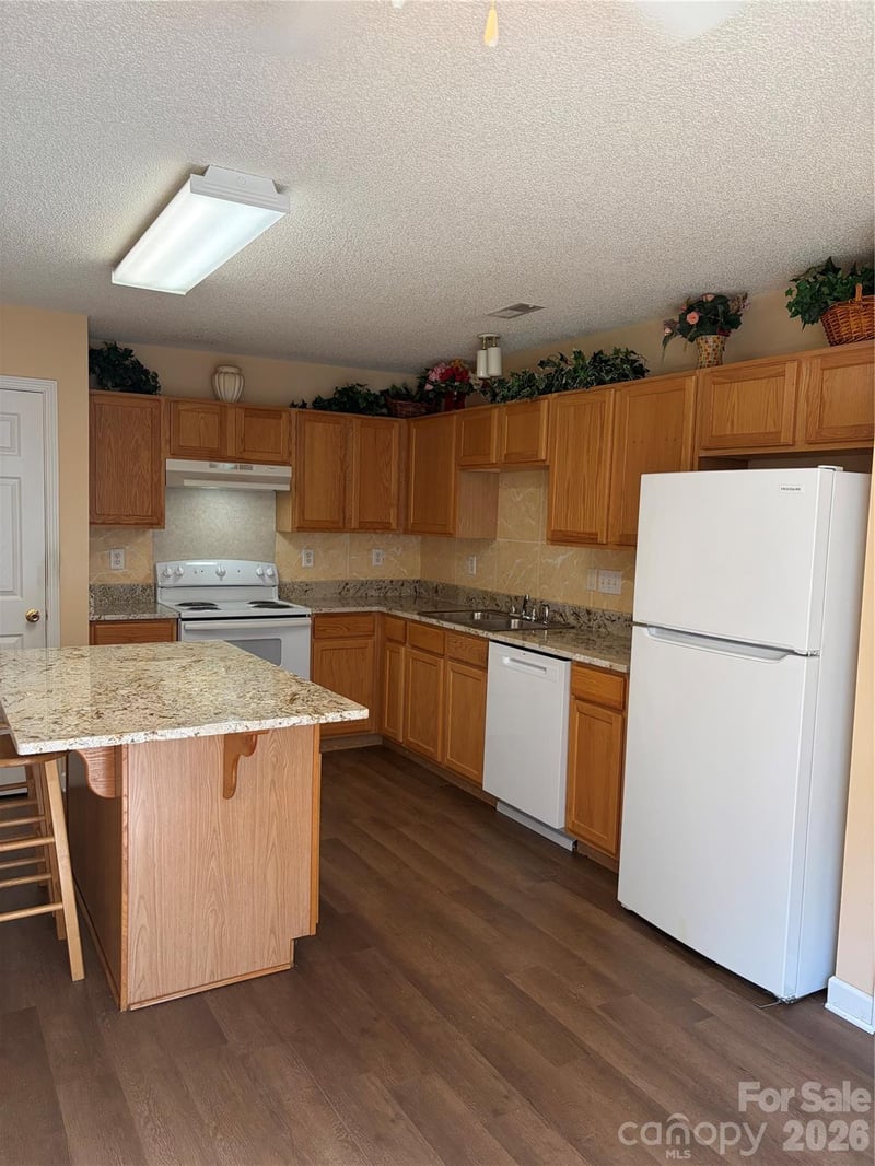 8019 Shiny Meadow Ln, Charlotte, NC 28215
