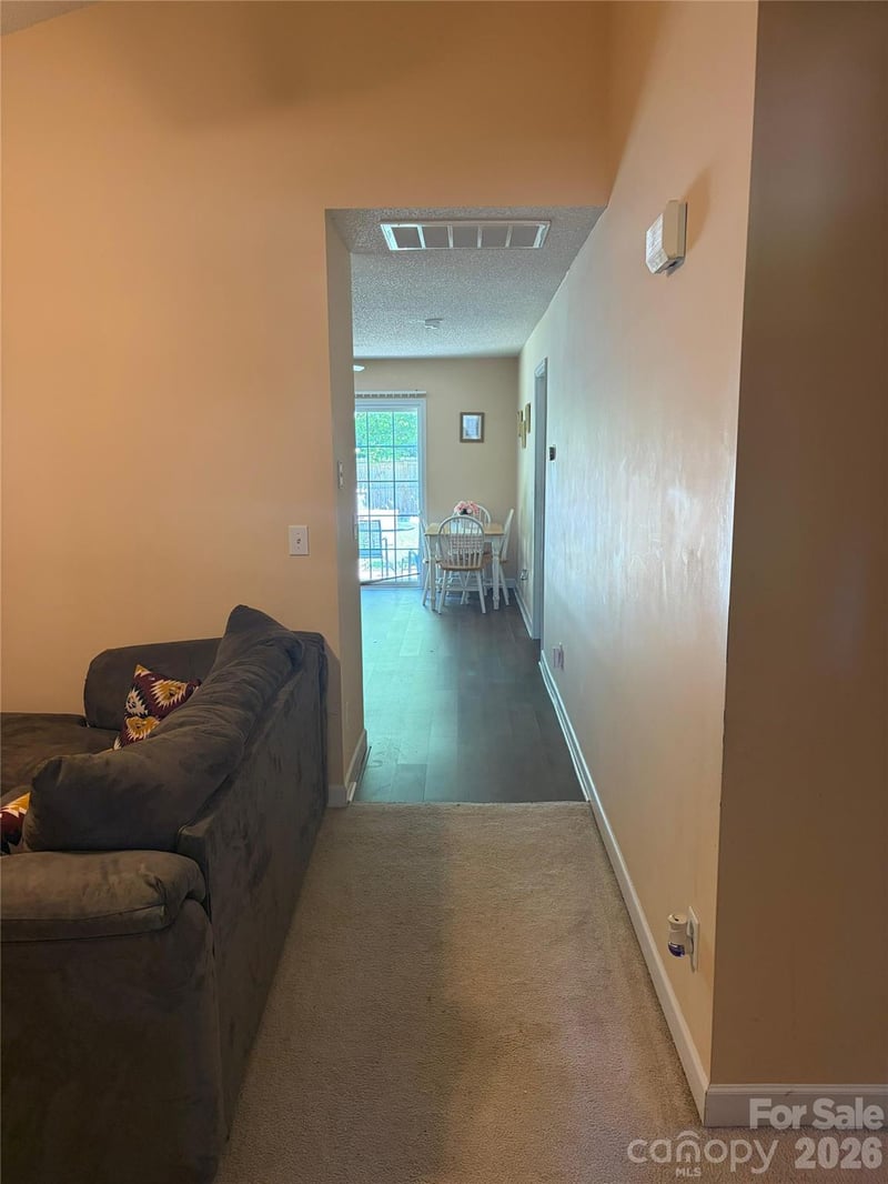 8019 Shiny Meadow Ln, Charlotte, NC 28215