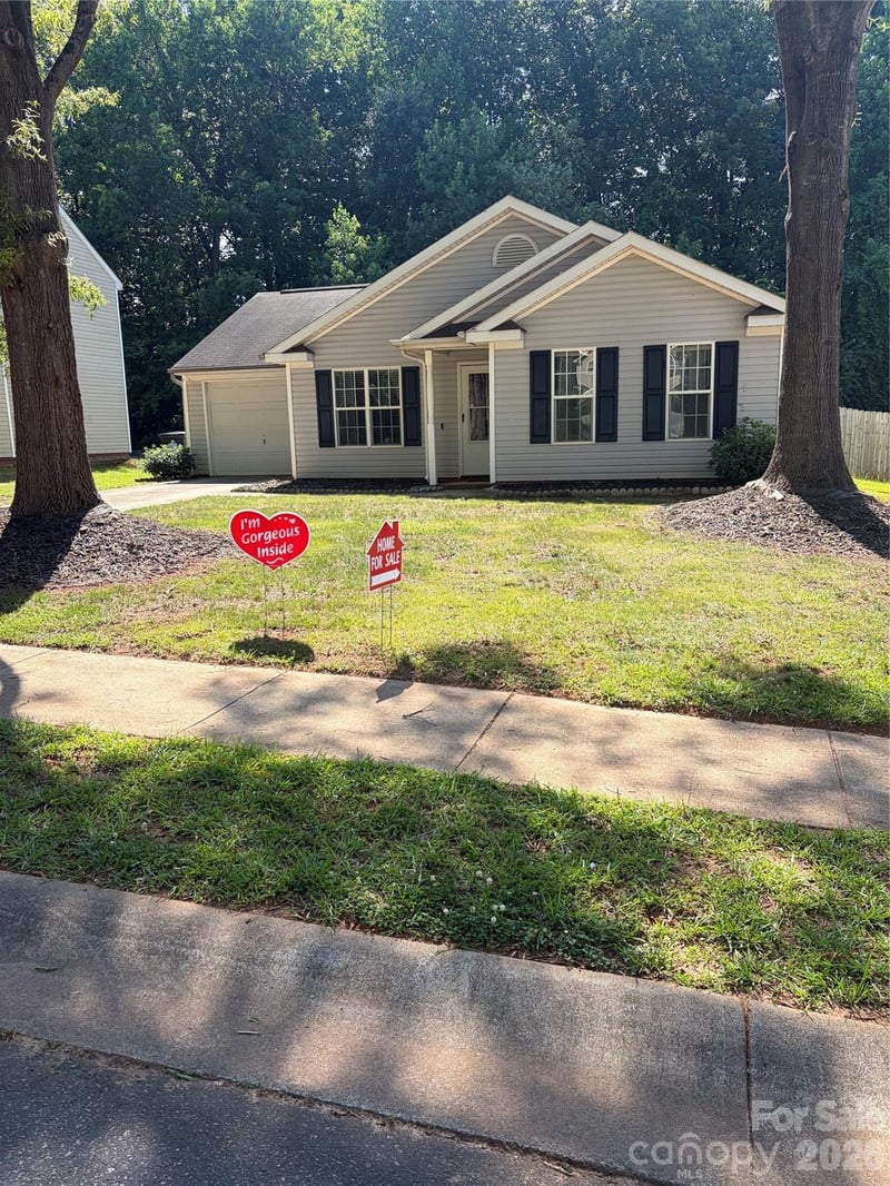 8019 Shiny Meadow Ln, Charlotte, NC 28215