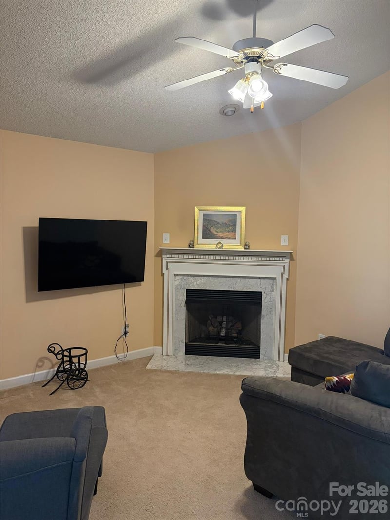 8019 Shiny Meadow Ln, Charlotte, NC 28215