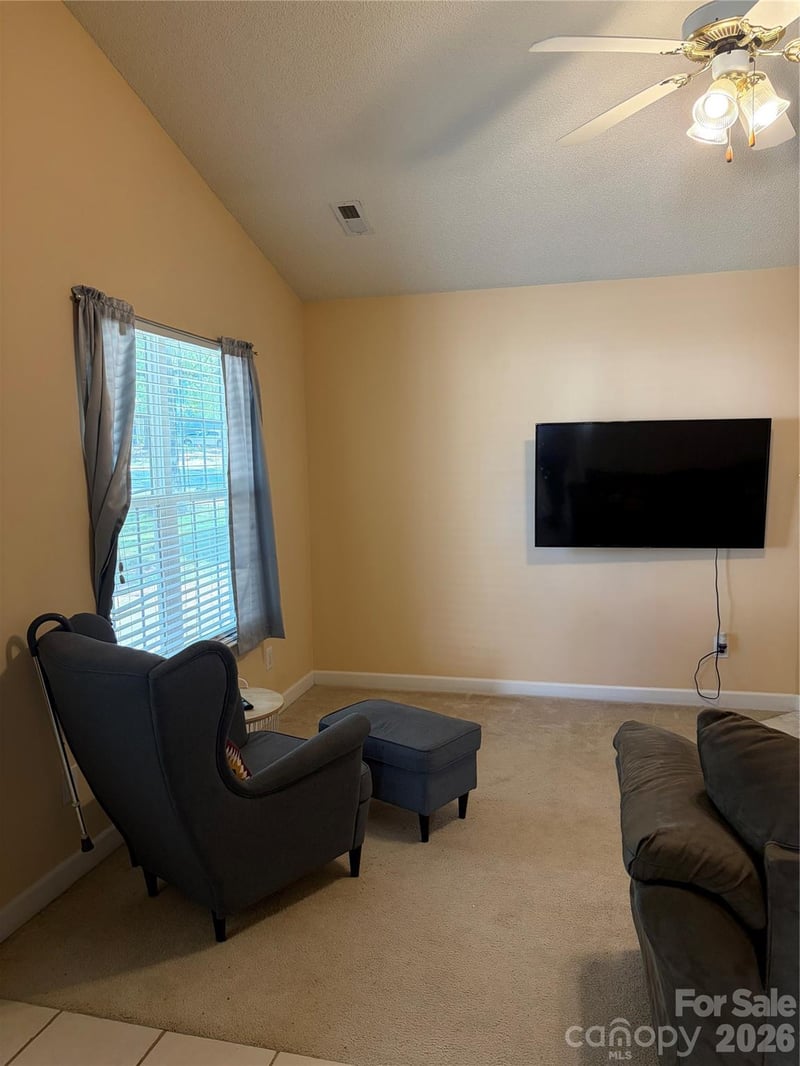 8019 Shiny Meadow Ln, Charlotte, NC 28215