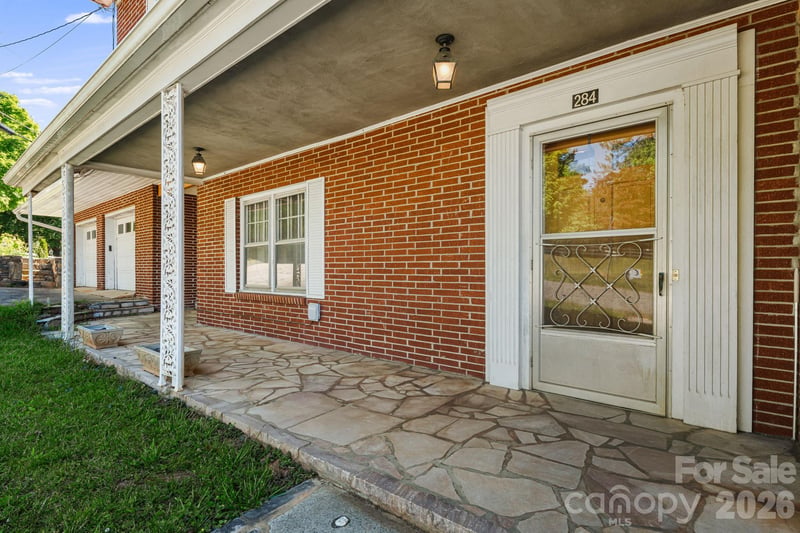 284 Chestnut St, Mars Hill, NC 28754