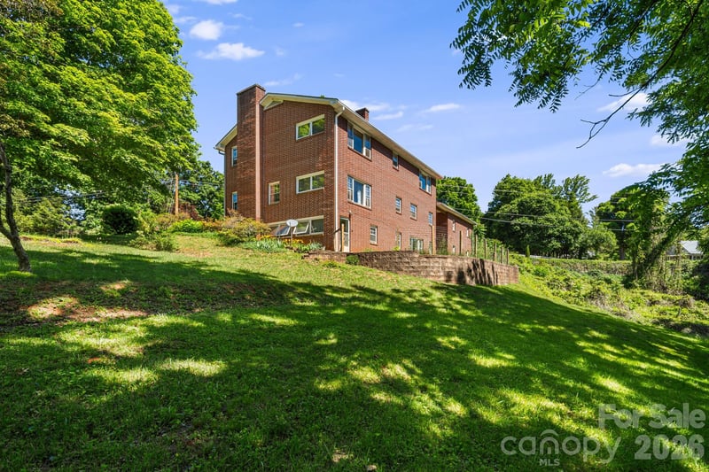 284 Chestnut St, Mars Hill, NC 28754