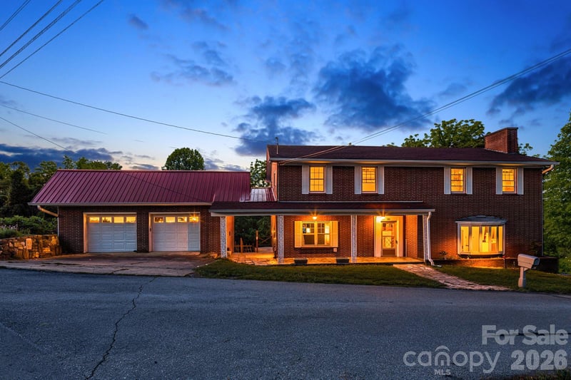 284 Chestnut St, Mars Hill, NC 28754